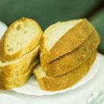 Jak prawidłowo przechowywać pieczywo, aby dłużej zachowało miękkość: 3 błędy, które popełniają wszyscy jak-prawidlowo-przechowywac-pieczywo-aby-dluzej-zachowalo-miekkosc-3-bledy.jpg